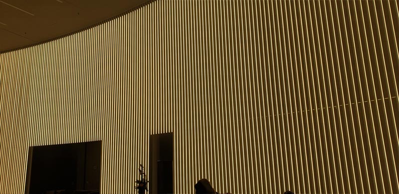 Gesamtbeleuchtungstest der Lobby im Skyper Frankfurt mit LED Streifen