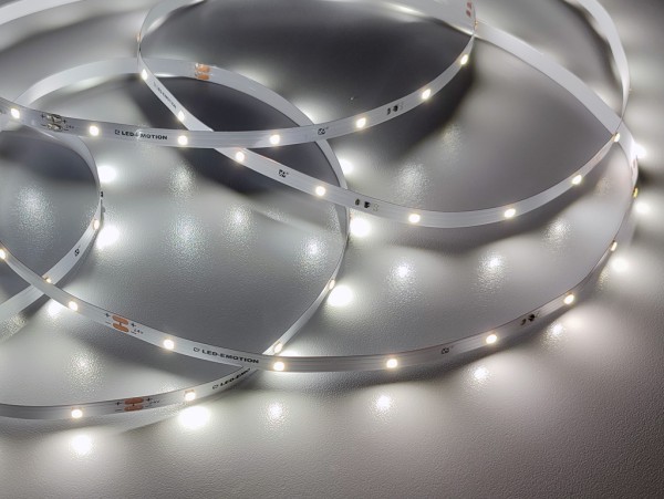 Premium Backlight LED-Streifen, 6200K purweiß, 523lm/m, 3.8W/m, 28LEDs/m, 24V