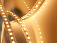 Eco140 LED-Streifen, 2700K warmweiß, 2807lm/m, 19,2W/m, 140LEDs/m, 24V Eco140 LED-Streifen, 2700K warmweiß, 2807lm/m, 19,2W/m, 140LEDs/m, 24V