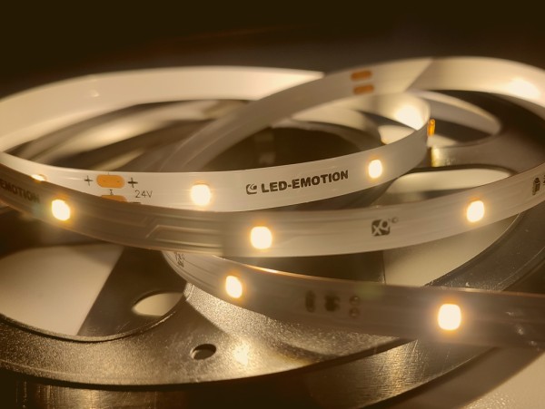 Premium Backlight LED-Streifen, CRI>90, 2700K warmweiß, 484lm/m, 3.8W/m, 28LEDs/m, 24V