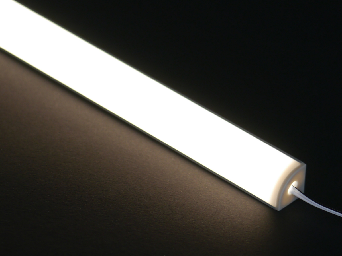 XQ LED-Leiste Aufbau eckig mit 360lm in warmweiß 2700K, 50cm