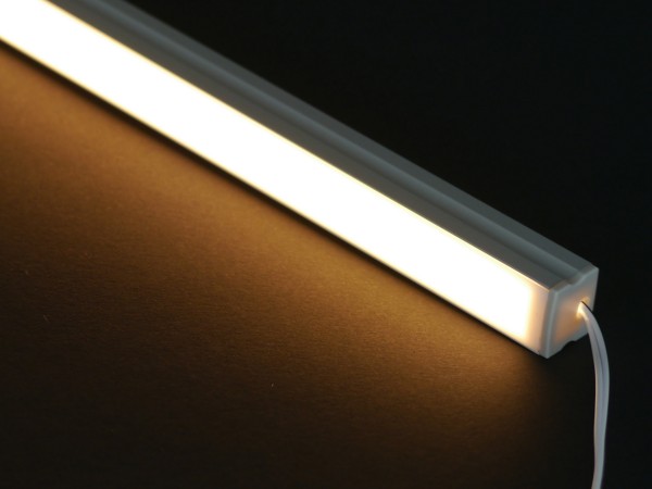 günstige XQ LED-Lichtleiste warmweiß 2700K, 240 Lumen, 50cm Länge